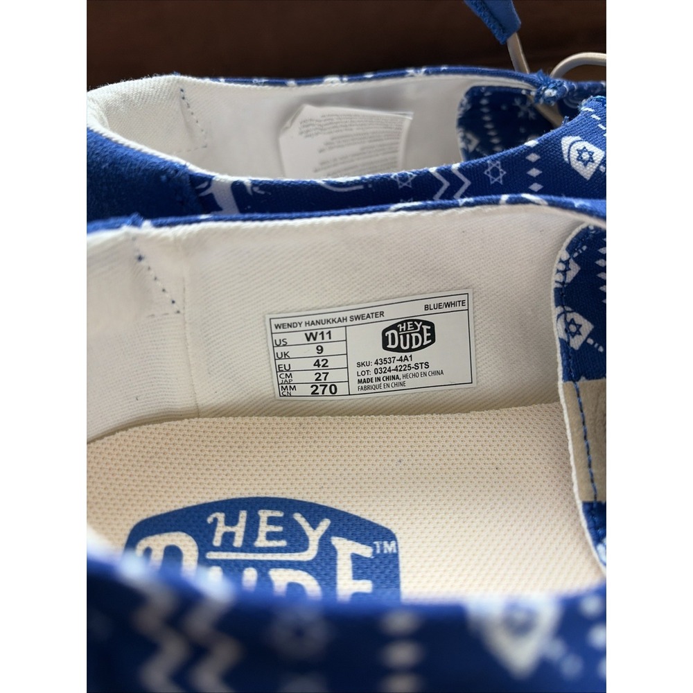 HEYDUDE Wendy Hanukkah Sweater Blue/White Sz Womens 11 - Picture 3 of 8